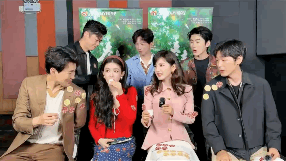 林允喝豆汁喝出心理阴影了 直播里林允看到豆汁就怕，说尝过想婉拒，却逃不过全员干杯