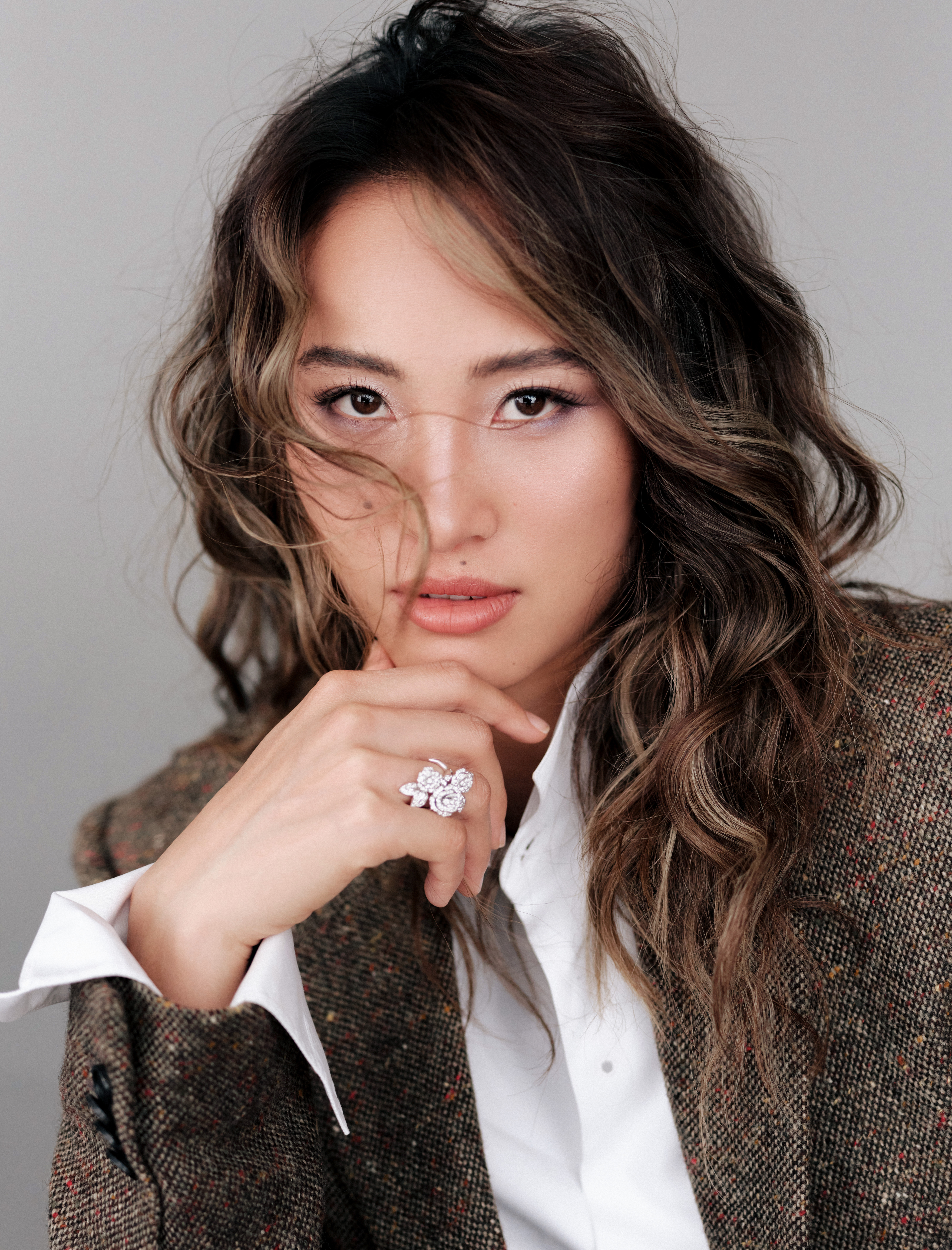 郑钦文发布了一组西装写真大片📷郑钦文帅气西装