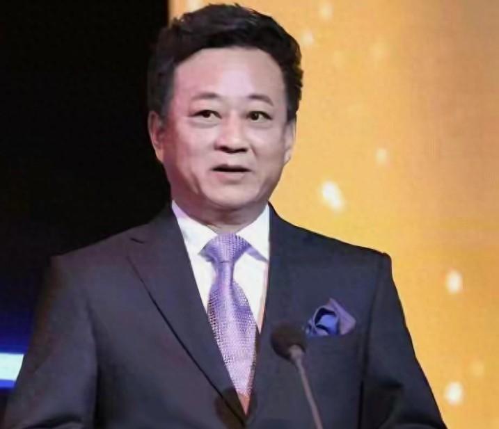 这个叫弦子的女子像是受人指使去陷害朱军？
 
一个名人凡是跟女人搭上，那下场肯定