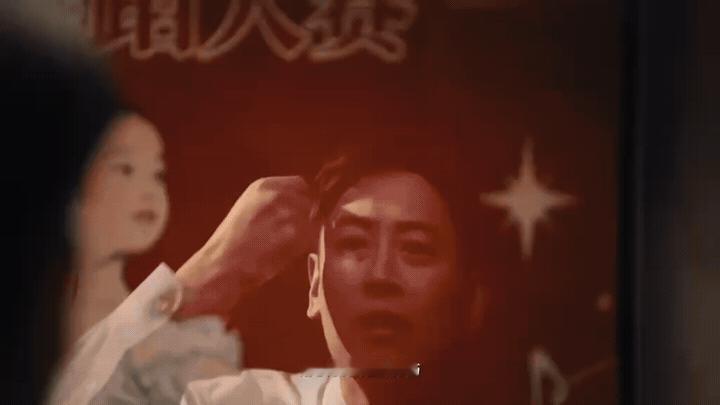 施华蔻让李一桐爸妈美回当年 施华蔻这支TVC让我想起小时候学骑自行车。每次妈妈都