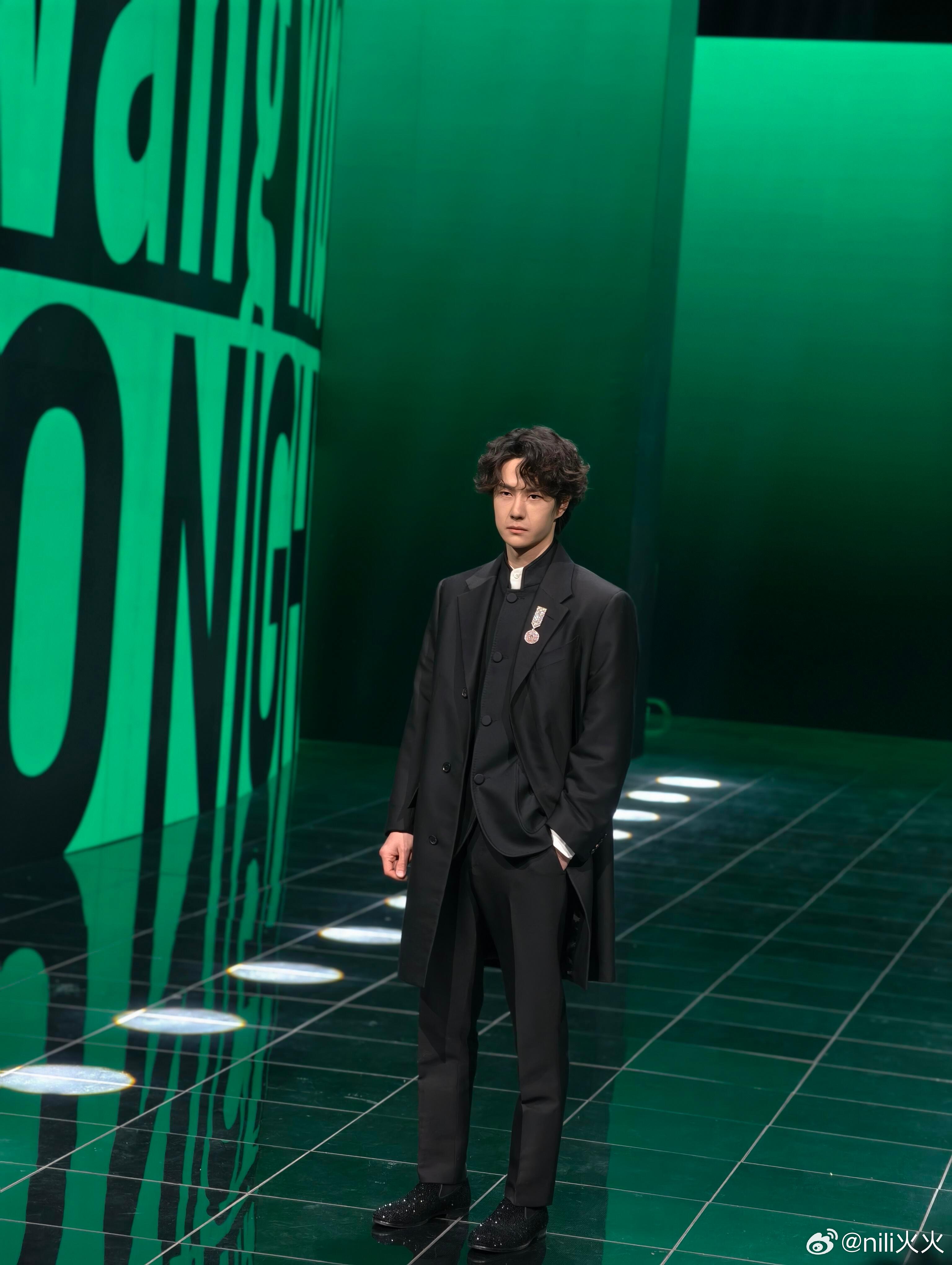 啊啊啊啊天神攻具象化！王一博微博之夜 王一博 大明星回内娱 王一博 中山装