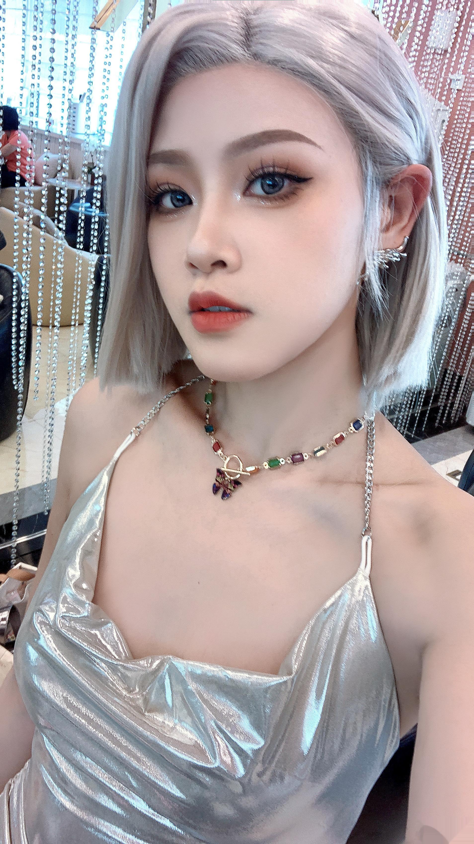 #如坏[超话]#像AI嘛？  ​​​