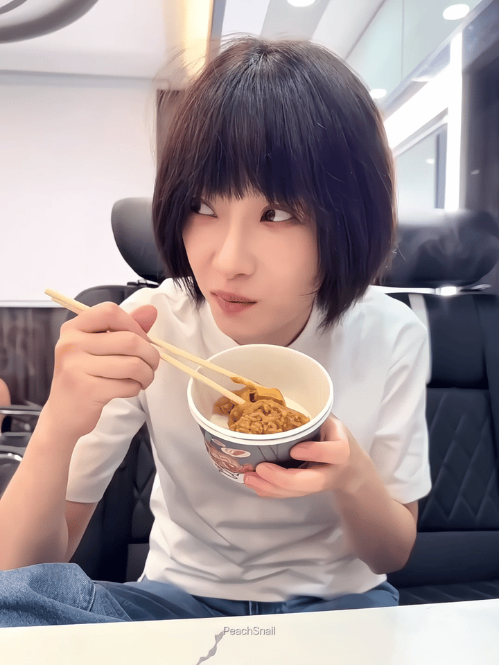 倪妮  吃好喝好，端午安康～倪妮