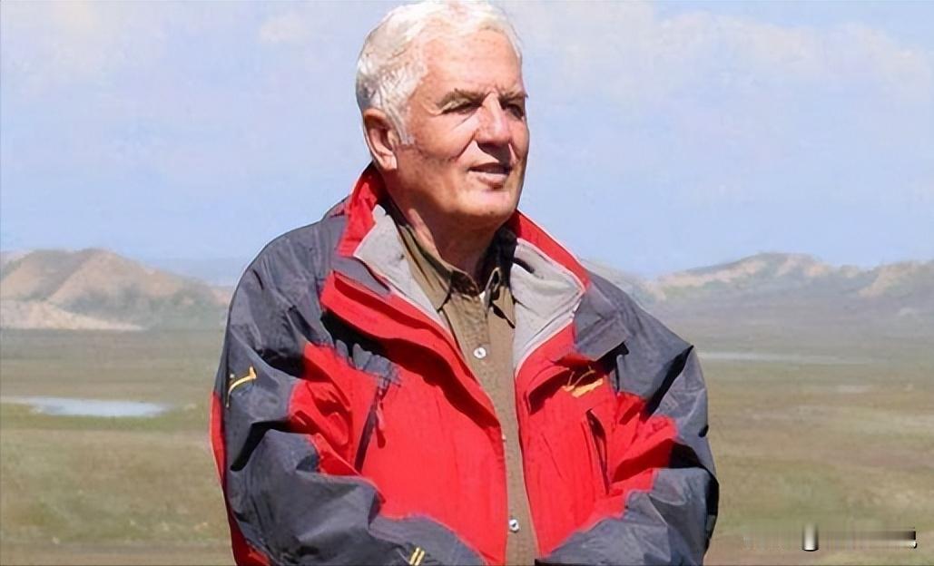 1938年，一名外国婴儿在天津的一家医院出生。可他的父母因为着急要回国，直接把他