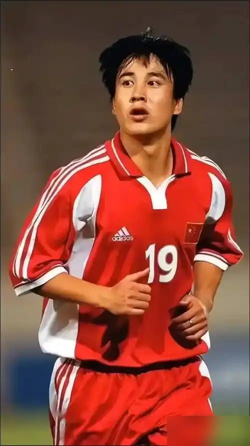 范志毅不骂了。国足0-1输印尼，他赢了6顿饭，平静地说：早料到了。
 
68年来