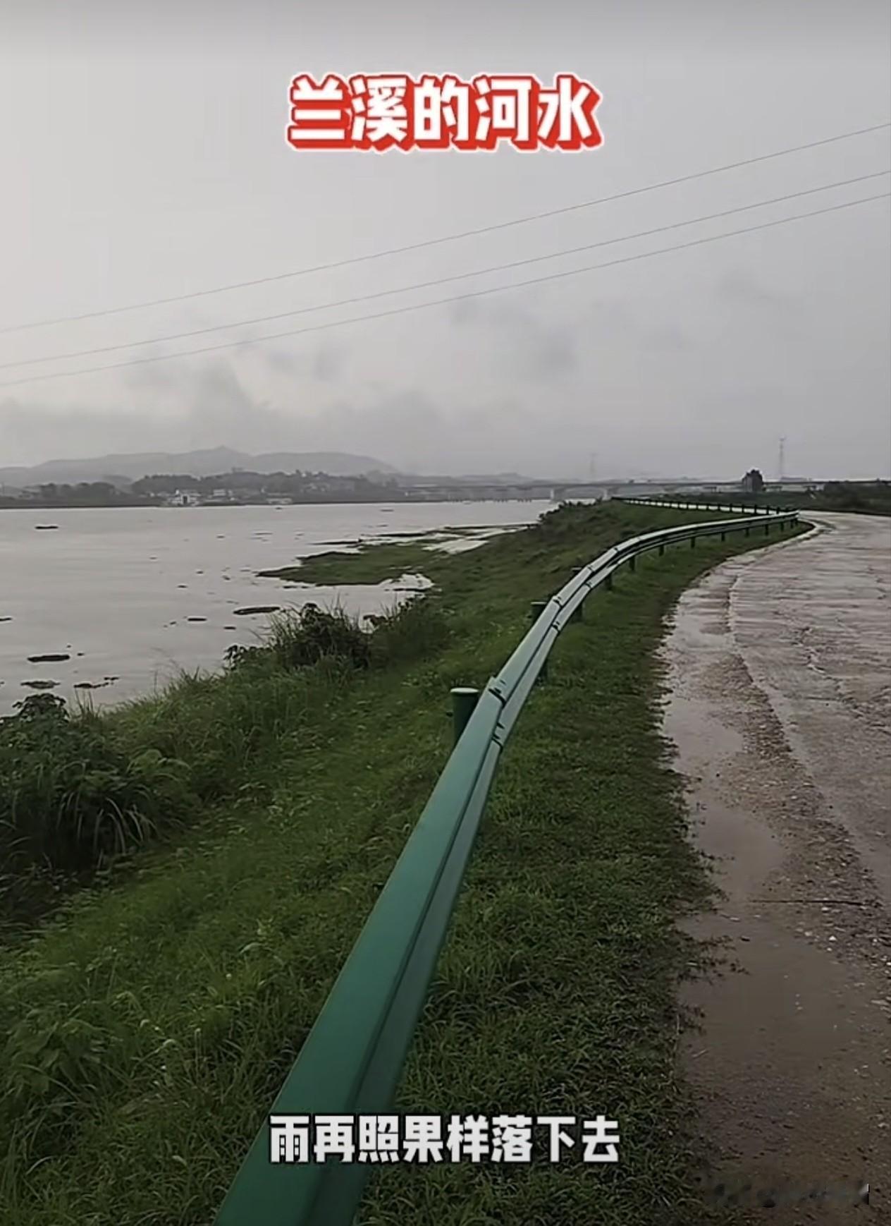 老家浠水有朋友给我发来图片，说我们村子边的浠河涨水了，再涨又要防汛了。我是198