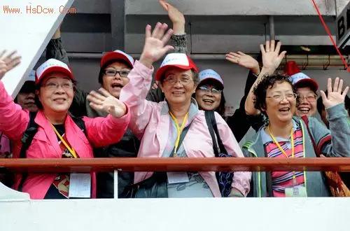 大陆好心安排返乡航班，竟被少数台湾同胞一落地就埋怨！真的寒心
 
最近看到一件特