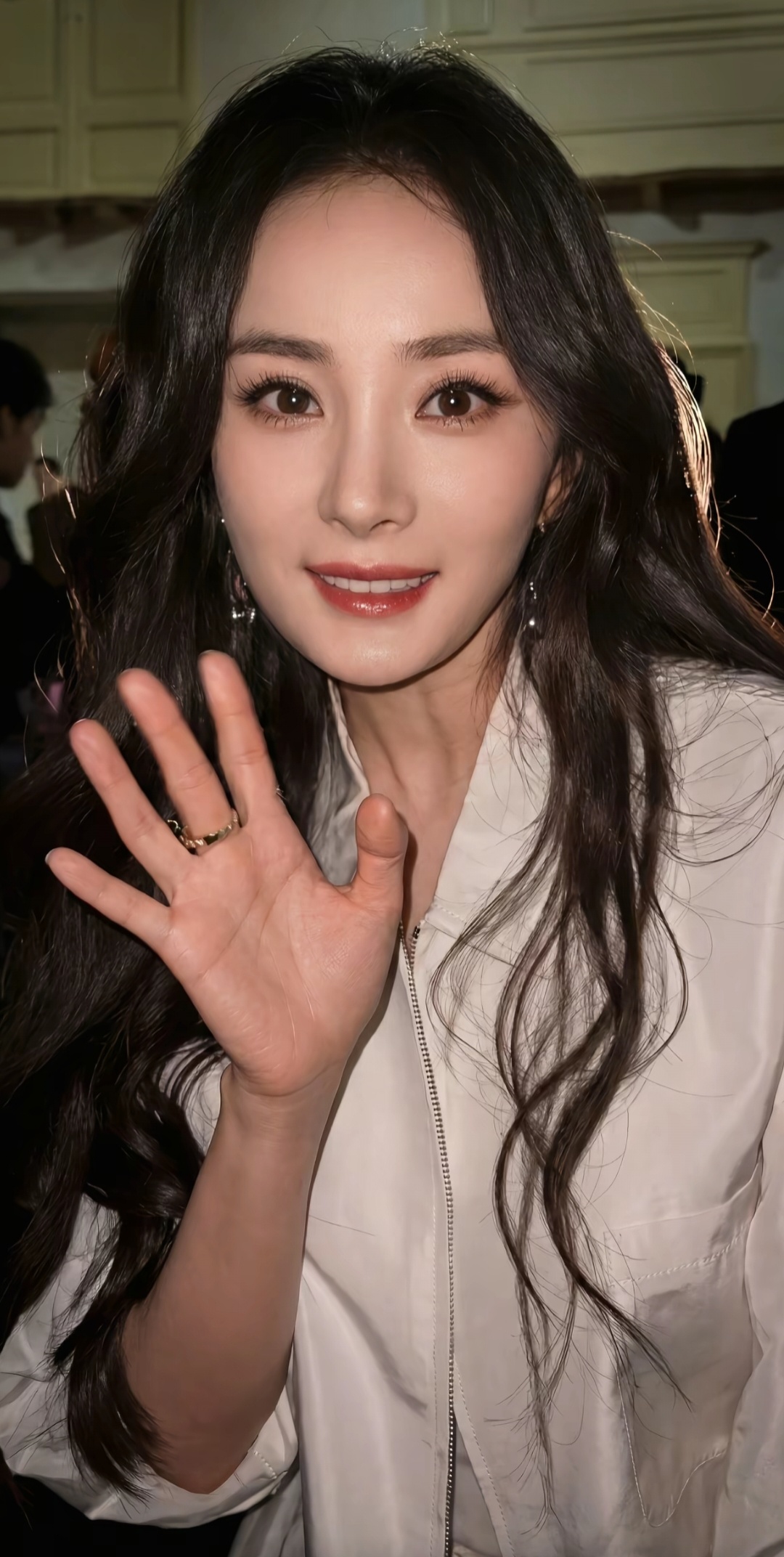 好伟大的一张脸！杨幂唐嫣看秀生图