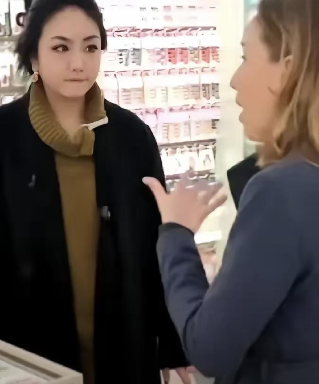 义乌摊主说“Never”，没人笑她狂，越南订单却连夜改了色卡；美国建小商品城，图