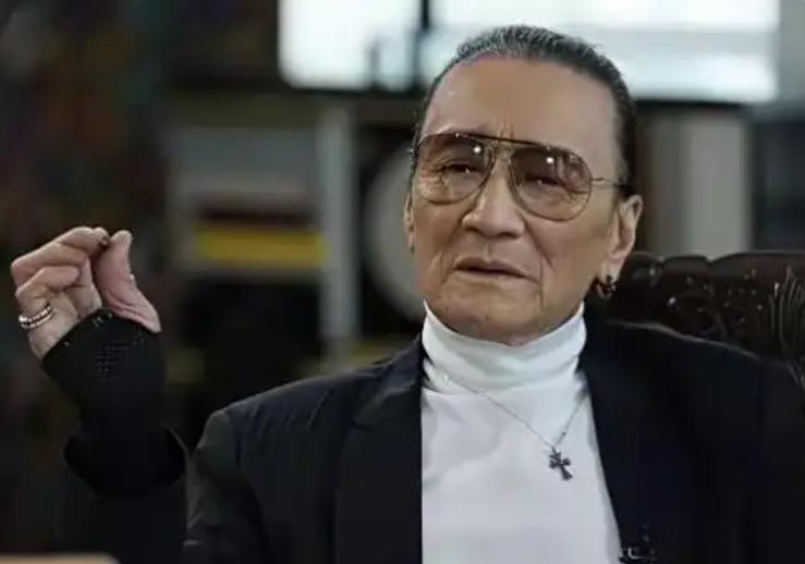 谢贤的离世给世间众人道出一个真相，就是财富多寡都说明不了什么，毕竟人生落幕之际或