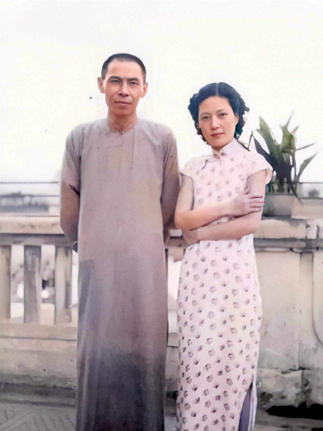 [微风]1965年，杜月笙的四姨太姚玉兰外出打牌，突然全身燥热，坐立不安，她心中