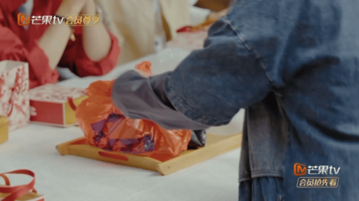 苏醒的表情演都不演了苏醒在听到关键词“马尔代夫”顿时表情演都不演了，忍不住想到了