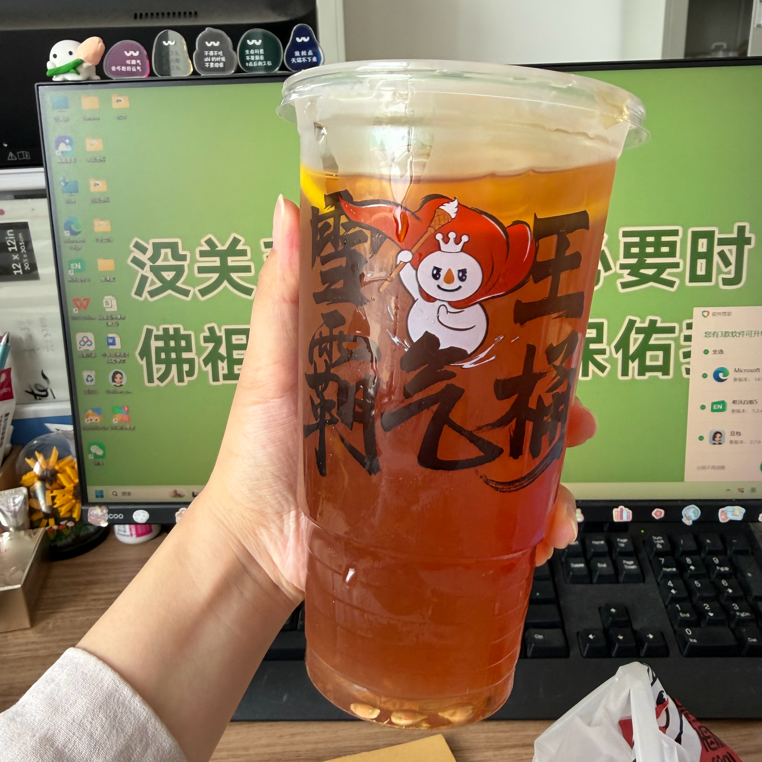 六块九买不了吃亏买不了上当，一杯雪王霸气桶，直接喝一上午