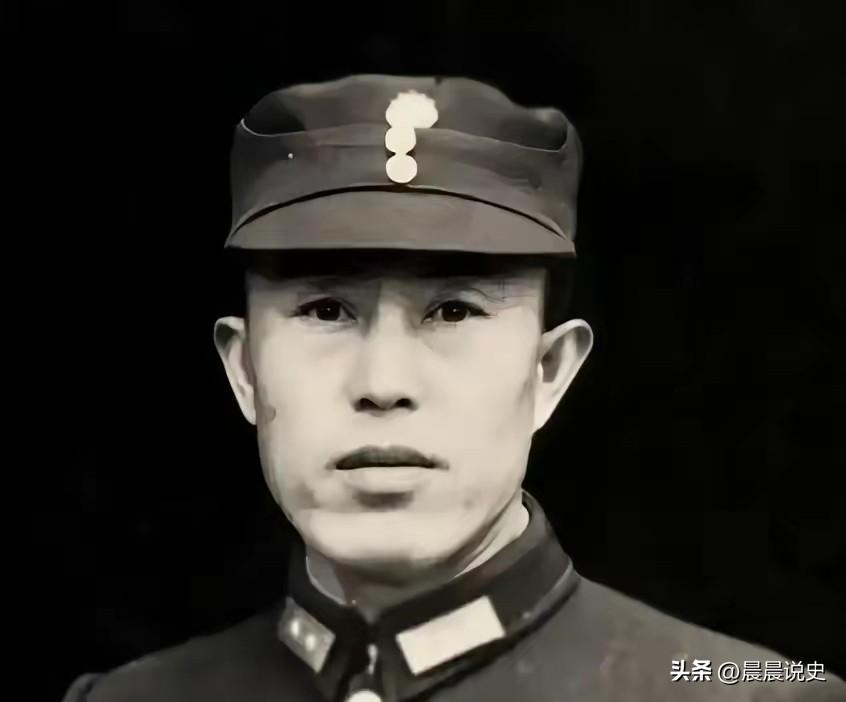 1938年韩复榘被枪决，郑洞国奉命抄没其家产，推开韩家大门时，妻子高艺珍迎上来做