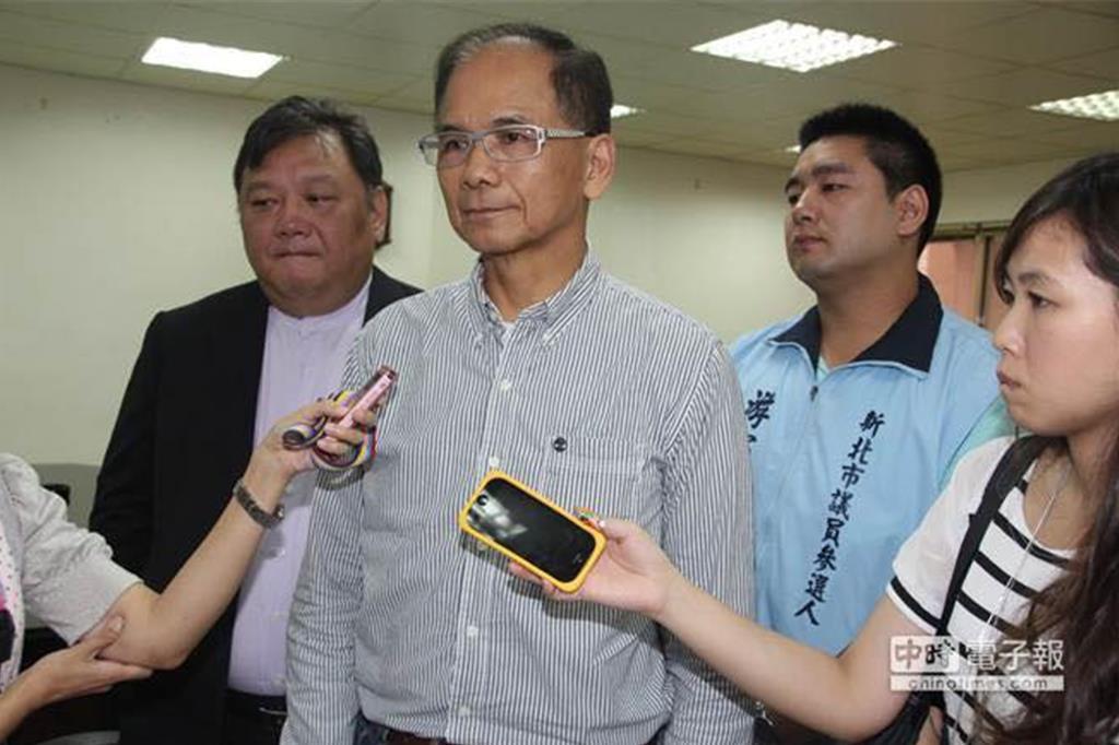 国民党新北市长参选人李四川日前与天道盟天和会副会长游象贤同框合照，被影射与黑道往