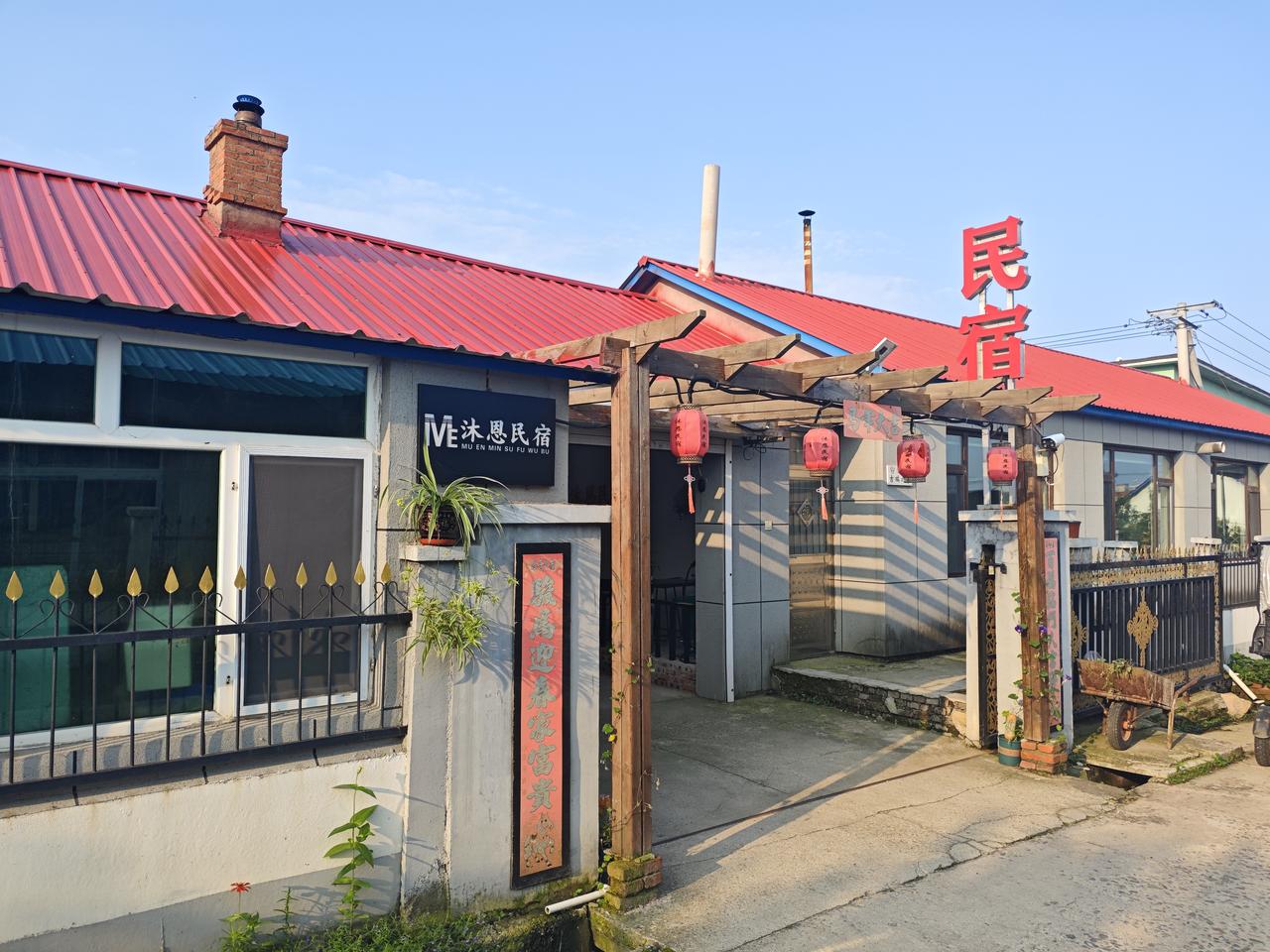 东北的农村人家

离开丹东后，沿着鹤大高速一路向北，原计划在通化住一晚，再去延边