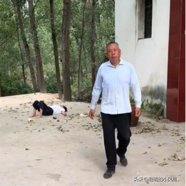小故事！
    大飞的 老爸刚从医院   
回来，刘二蛋 撒泼打滚，非要出去旅