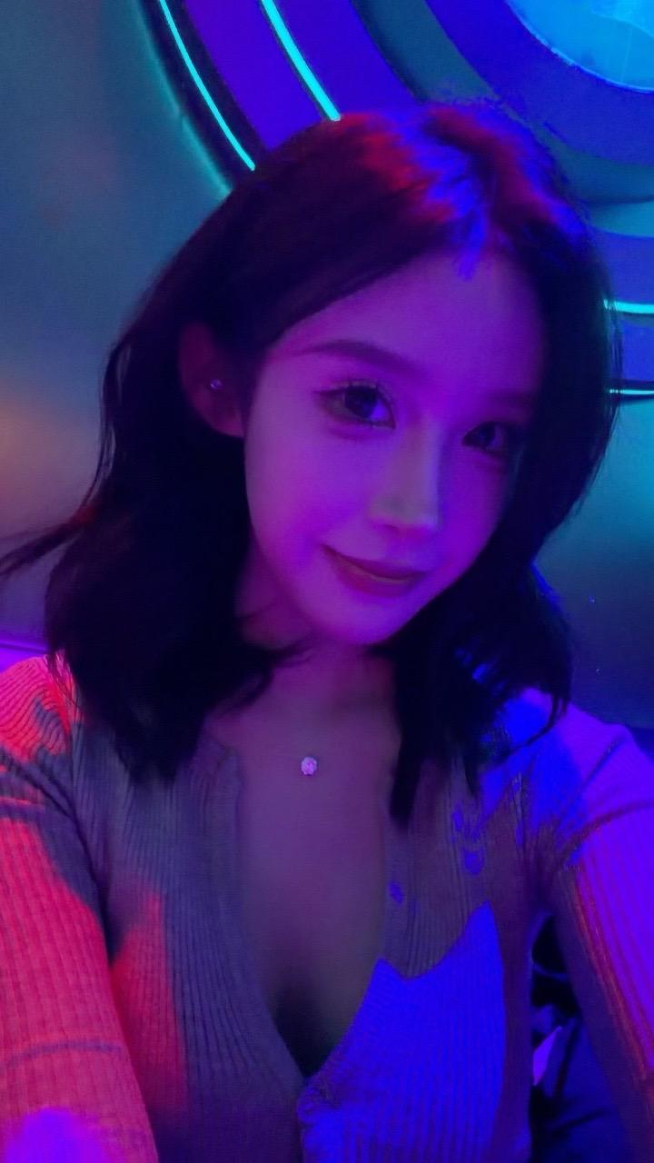 只需要和同样珍视你的人保持联系就好