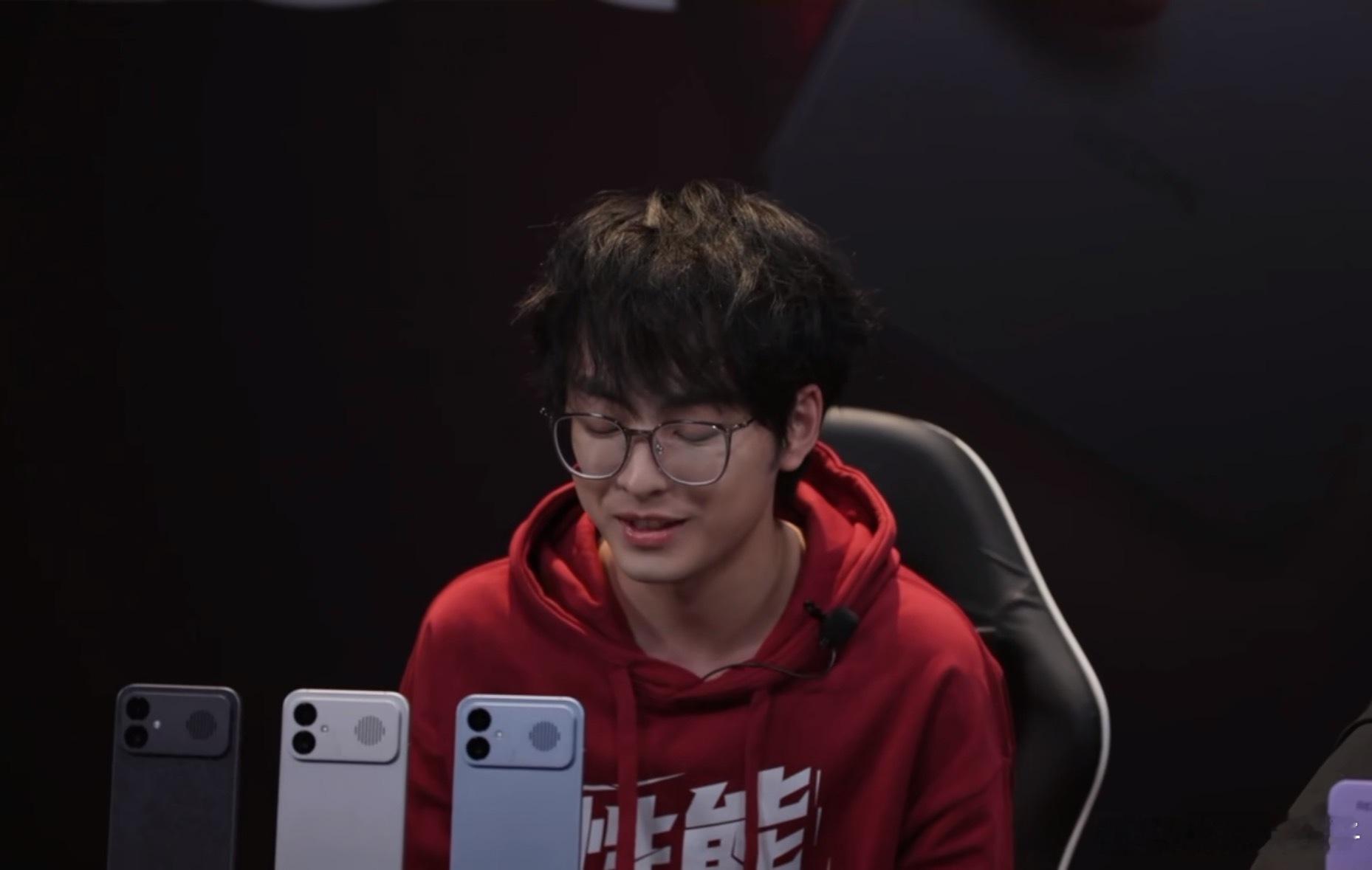 K90Max玩游戏还是太权威了 今天刺痛Hurt和赖神，在传媒大学进行了一场游戏