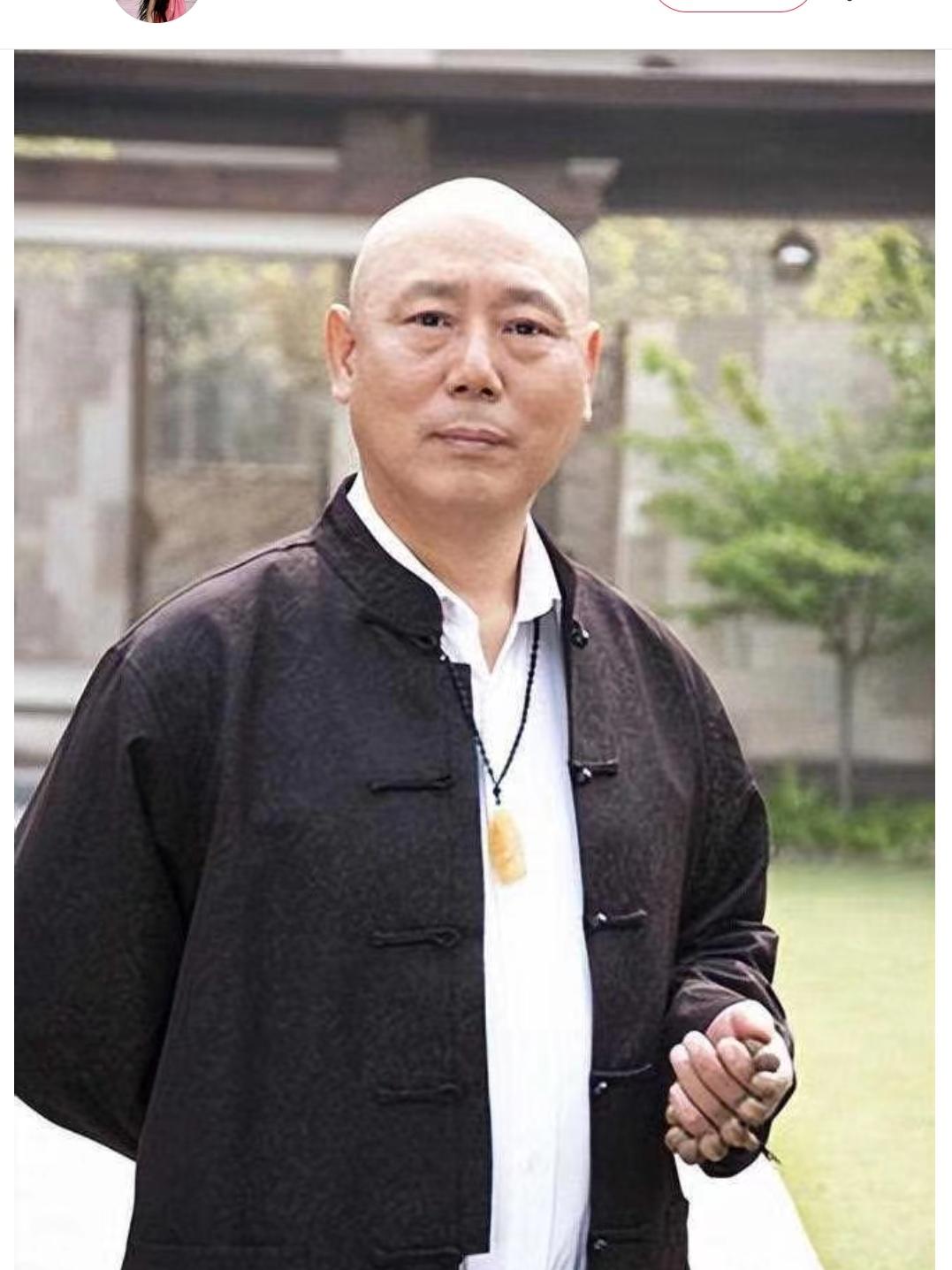 老版西游记剧组成立，身在北京27岁的李成儒大胆来应聘，他想演唐僧。杨洁看了看他，