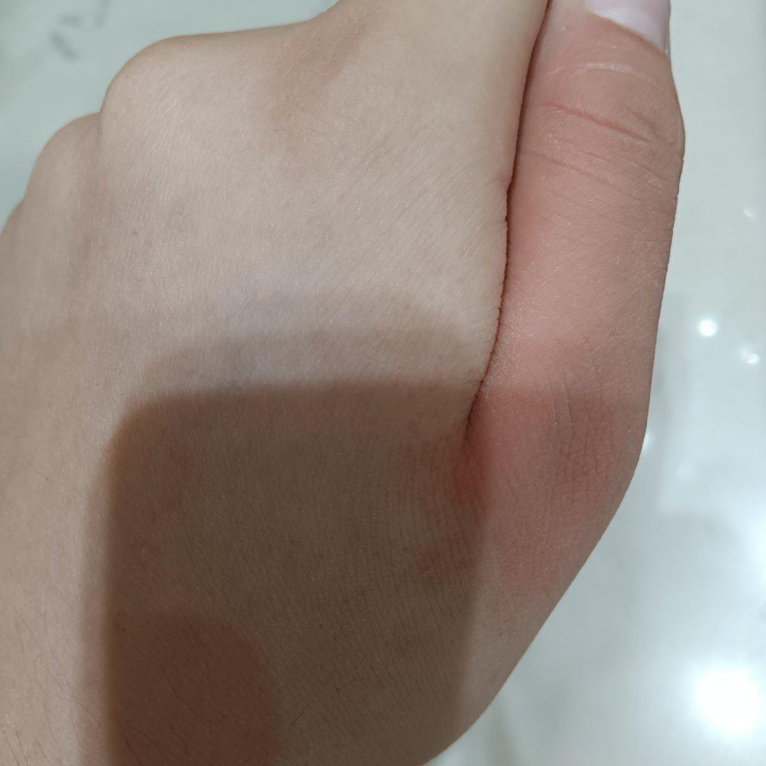 活成一个人真的不能太白[允悲][允悲][允悲]这样太明显了吧…… ​​​
