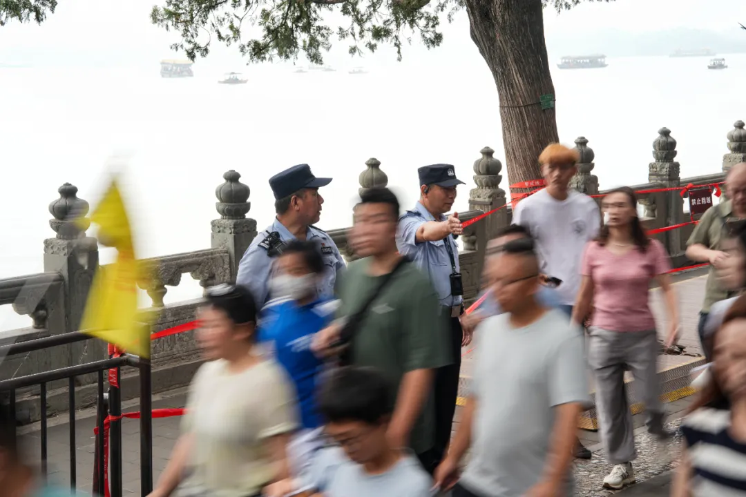 景中有警，游客舒心