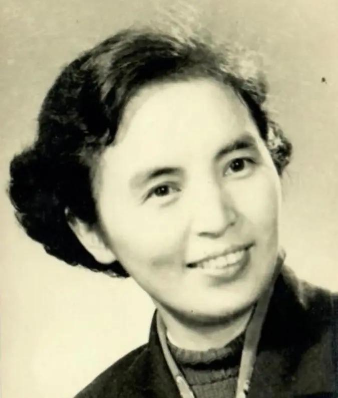 1975年上将叶飞到杭州，执意要见一个女干部，省委书记查无此人，找到后叶飞却含泪