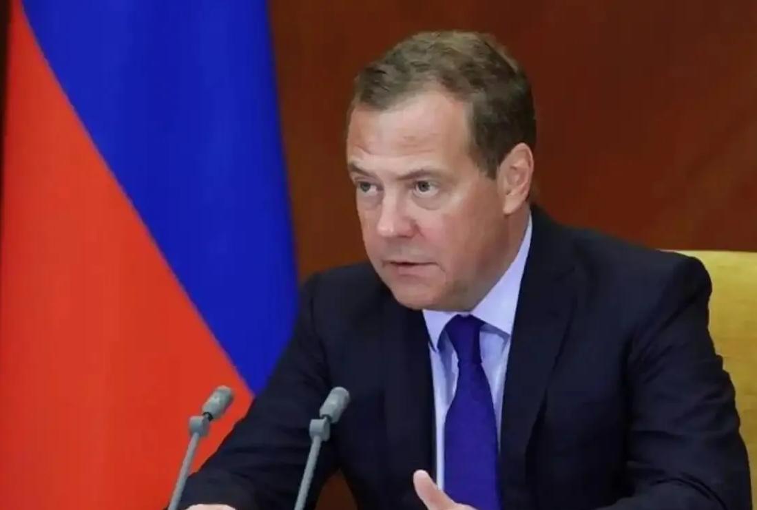 梅德韦杰夫看清了欧洲国家的水平，没有了美国的军事援助，欧洲国家根本负担不起对乌克