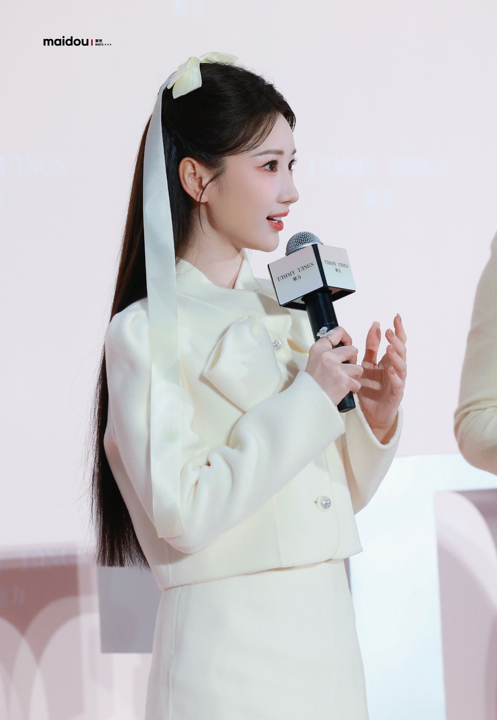 Oh…隔着屏幕我都闻到香气了毛晓彤的贵卡造型加一毛晓彤内娱贵姐一