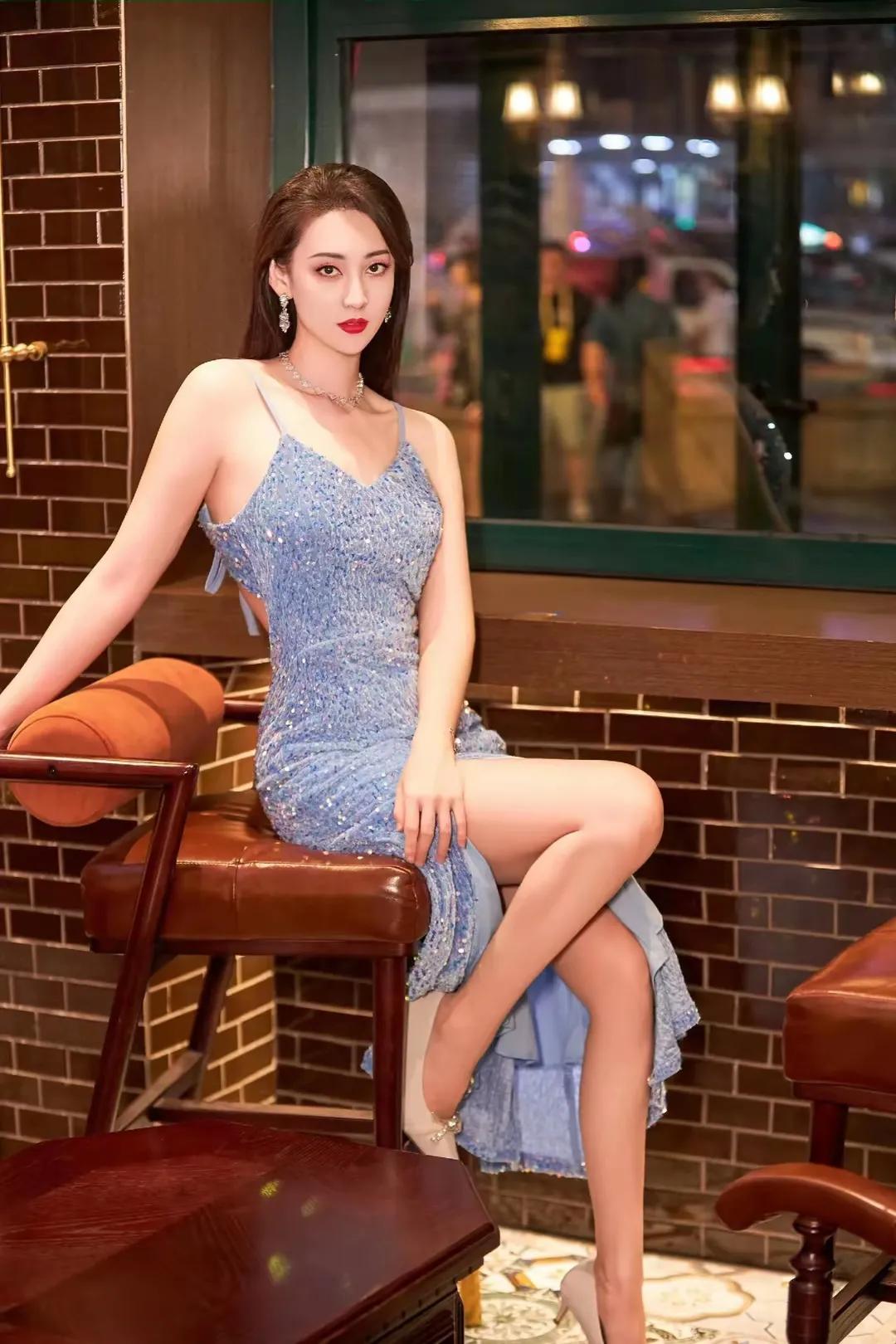 谭乔伊，这个名字宛如璀璨星空中最为耀眼的一颗星辰，散发着独特而迷人的光芒。她不仅