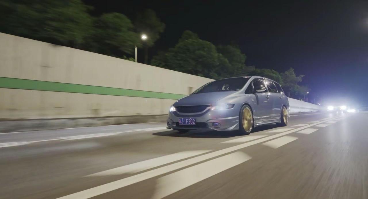 黄沙吹老岁月吹不老奥德赛RB1🚗。开着奥德赛RB1在隧道里穿梭，伴着夜色追风，