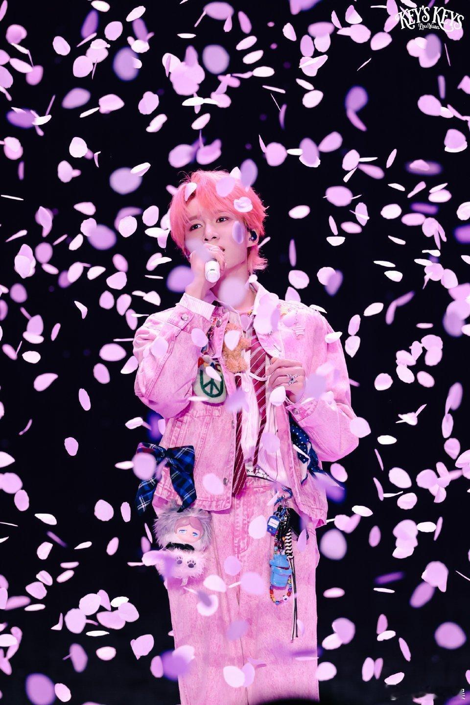 2025卓沅KEY'SKEYS巡回演唱会卓沅的巡演探险官人潮散去，带不走的是在半