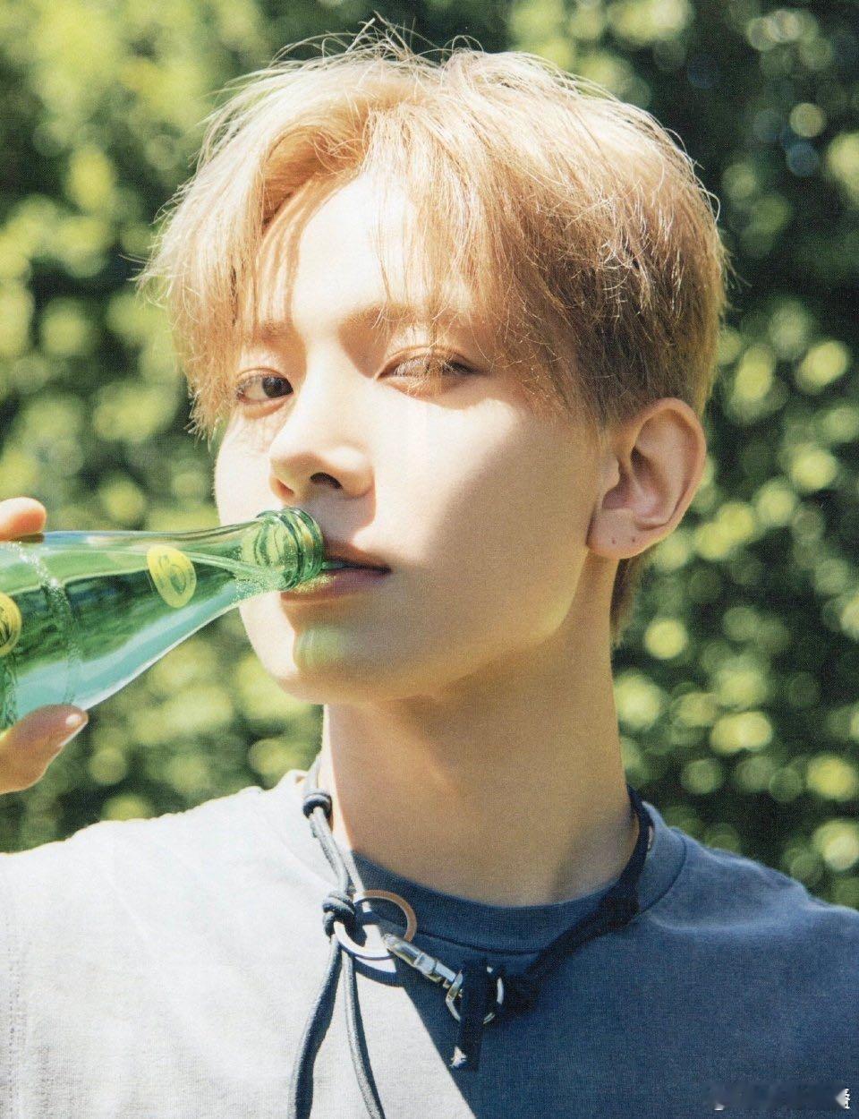 李羲承清爽感 夏天就该多看李羲承这种类型，长相干净耐看气质通透，素颜淡妆都很能打