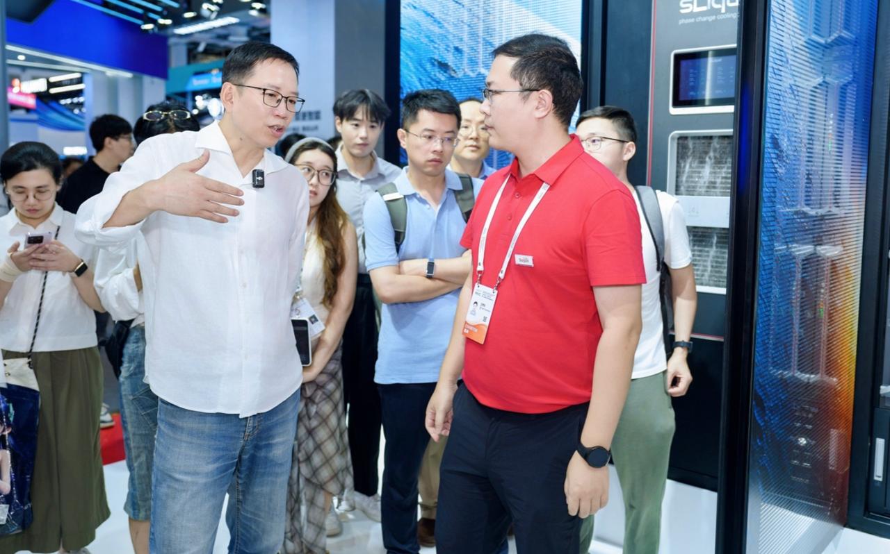 满载还能不堵车，曙光8000到底怎么做到的？
上午去WAIC在中科曙光展台听曙光