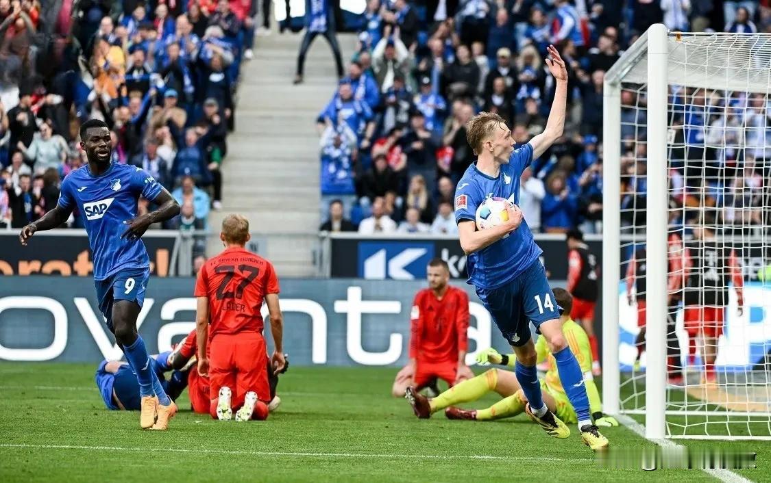 拜仁的表现真令人恶心！
拜仁以一种令人恶心的输球方式结束了本赛季联赛征程，在领先