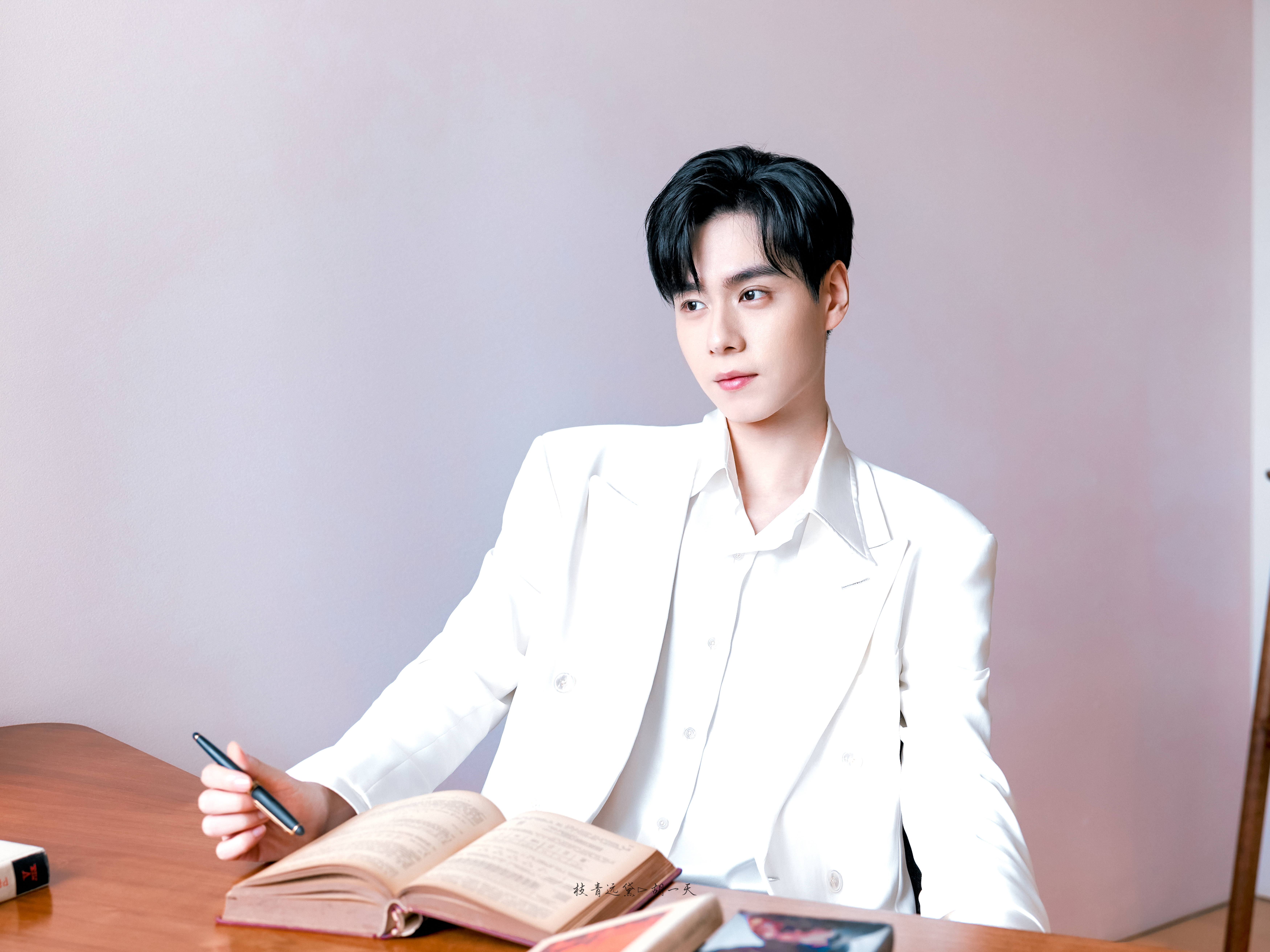 胡一天 胡一天 天才女友胡一天江逾白 “收集关于你的碎片，一点一滴，承载着我的青