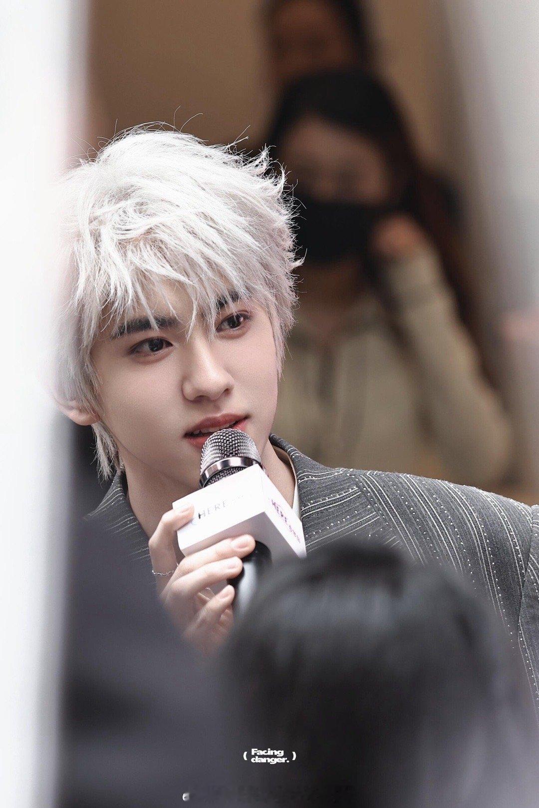 刘轩丞银发撕漫男！！