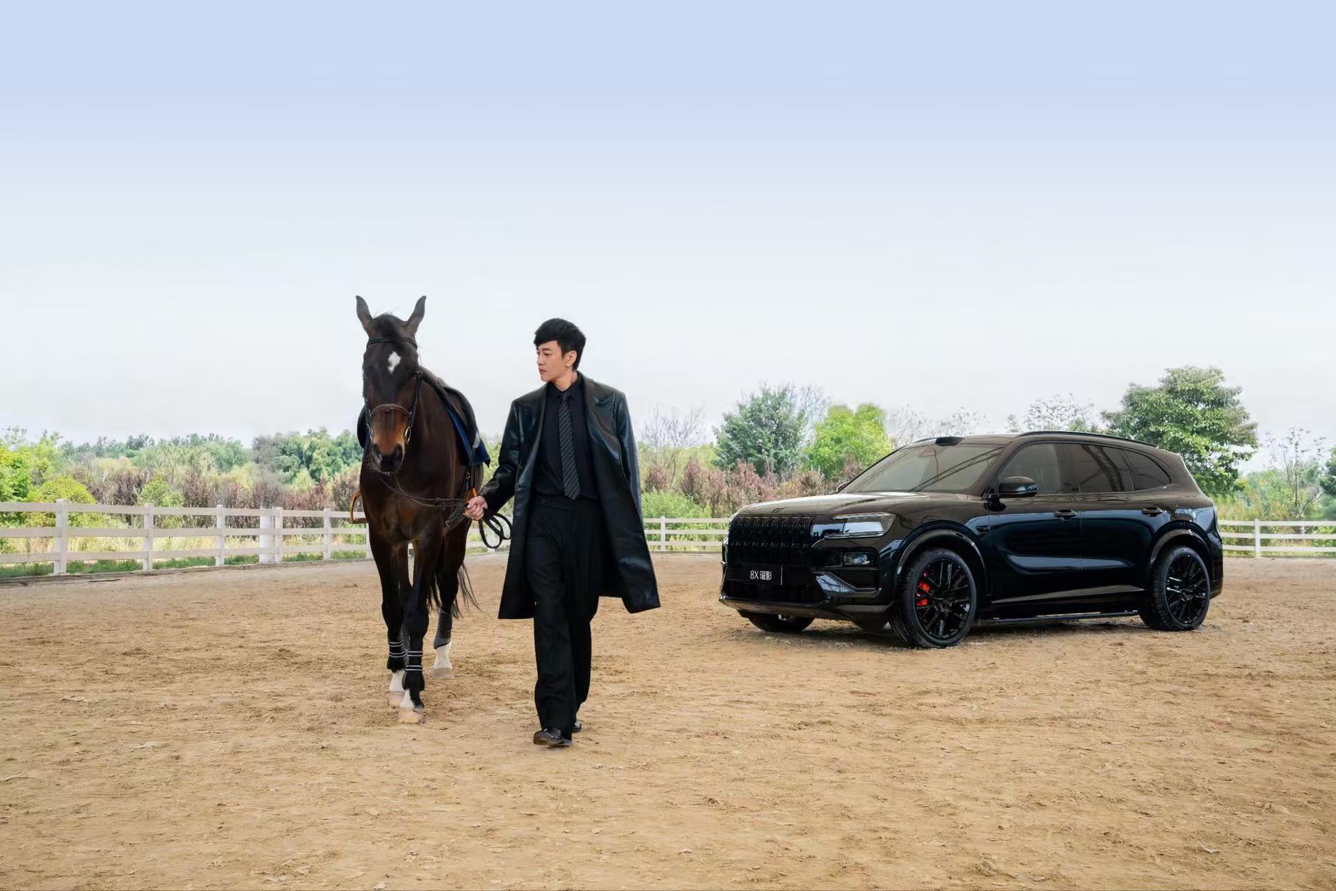 新公路之王，来了特邀何润东先生为极氪8X交付官极氪8X 上市29分钟大定破万 感