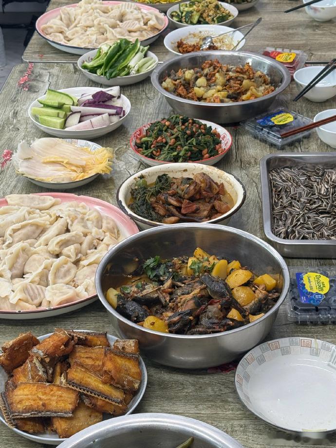 王一珩吃30个猪肉酸菜饺子   王一珩吃饺子香迷糊了  王一珩与猪肉酸菜饺子的缘
