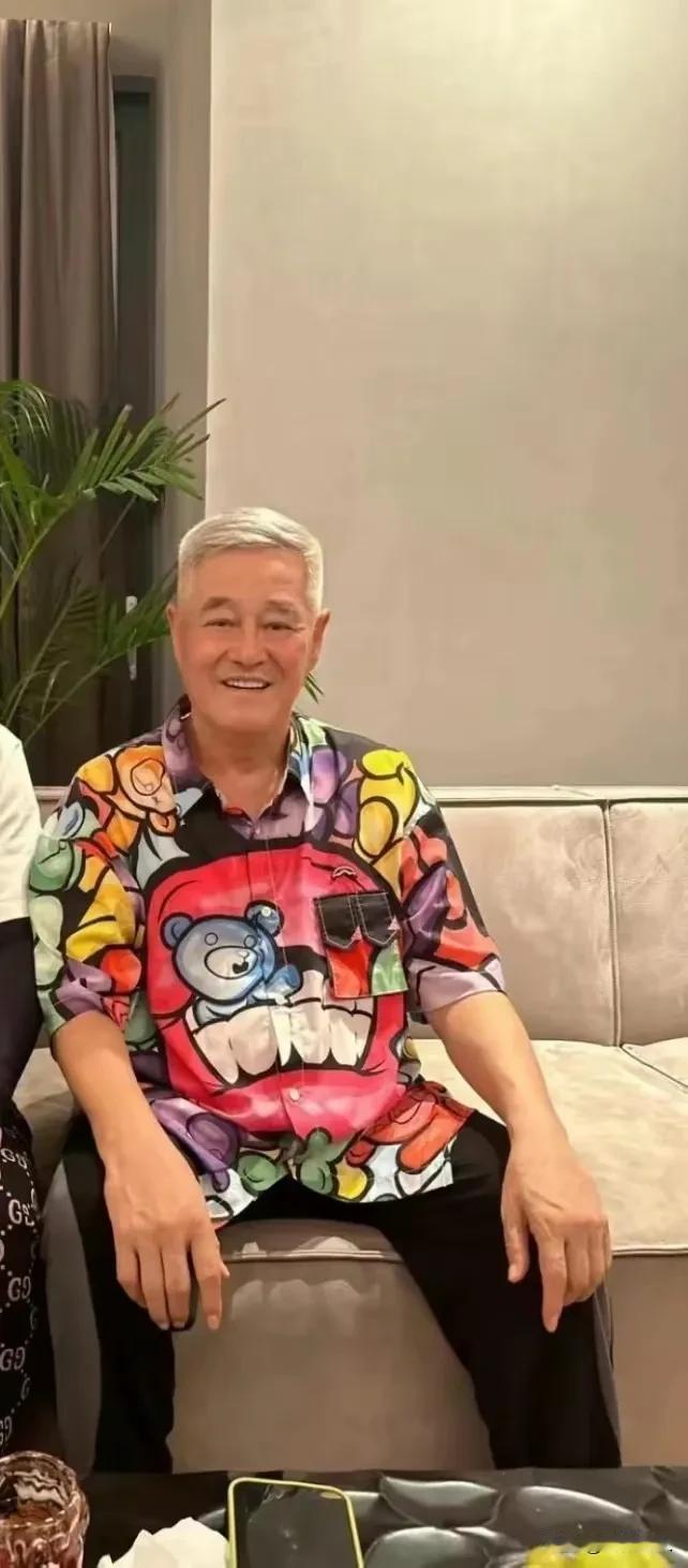 赵本山现身呼和浩特的清水河无论真假消息，都不值得大惊小怪的。这几年赵本山很少出现