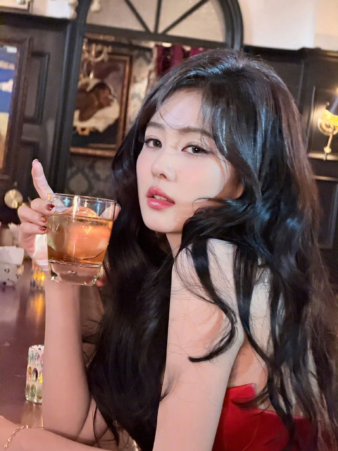 2025年微博十大热搜艺人 2025《微博热搜趋势报告》上新啦！肖战获热搜艺人T