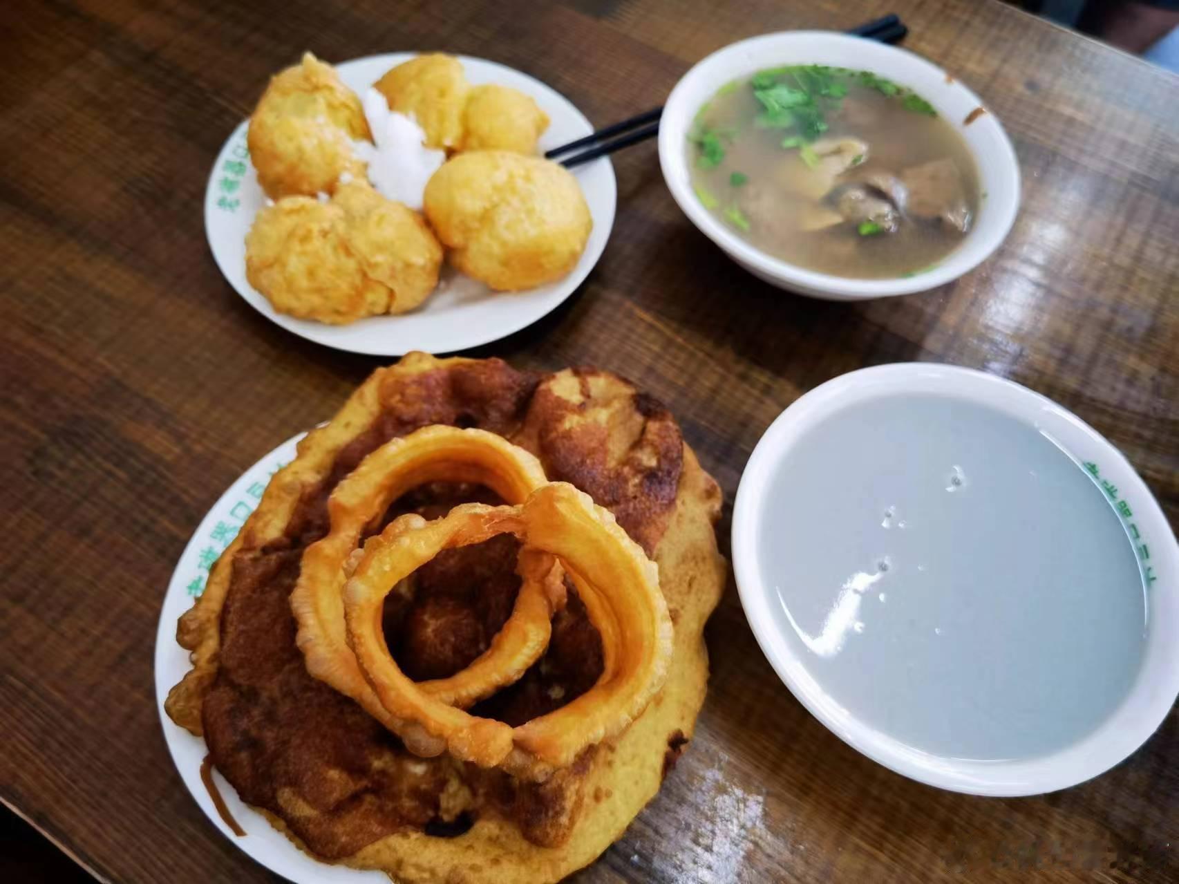 你们强烈要求的豆汁儿，来了！！！这个豆汁后面必须要+儿，否则跟就是豆浆，哈哈哈哈