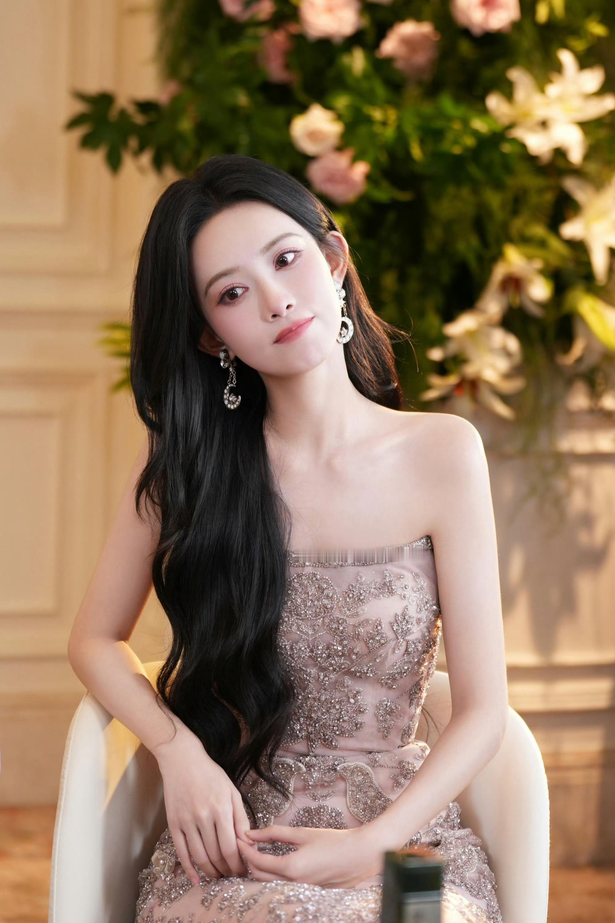 孟子义存档极光夜记忆王亚飞给孟子义化妆王亚飞给孟子义化妆，存档极光夜记忆，哇哦 