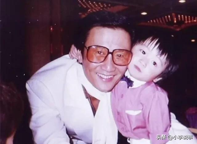 台上再风光、演唱会筹备再忙又能怎么样，谢霆锋这辈子心里铁定有个跨不去的心结，没能