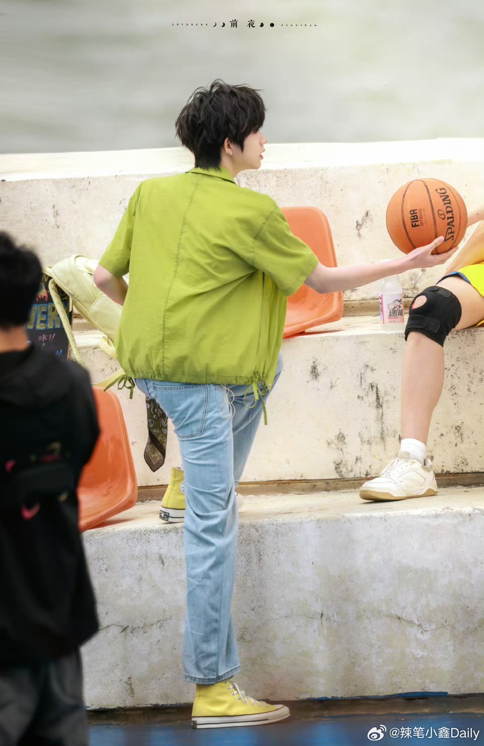 我们的少年时代2单人海报我们的少年时代2官宣期待陈奕恒演的林清源，卷毛造型搭配校