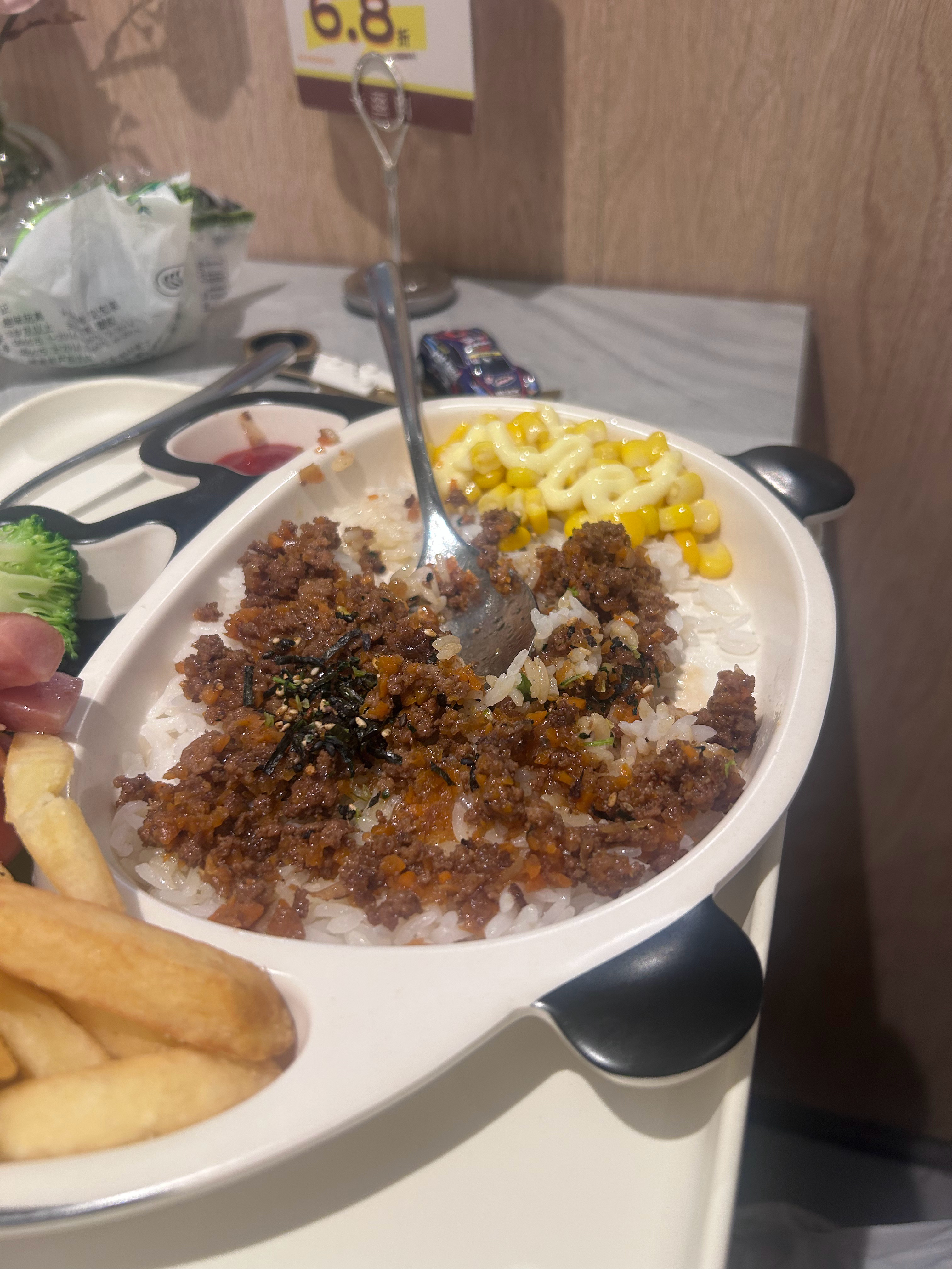 诺说卡朋这个儿童套餐的饭好吃极了推荐给饭渣 