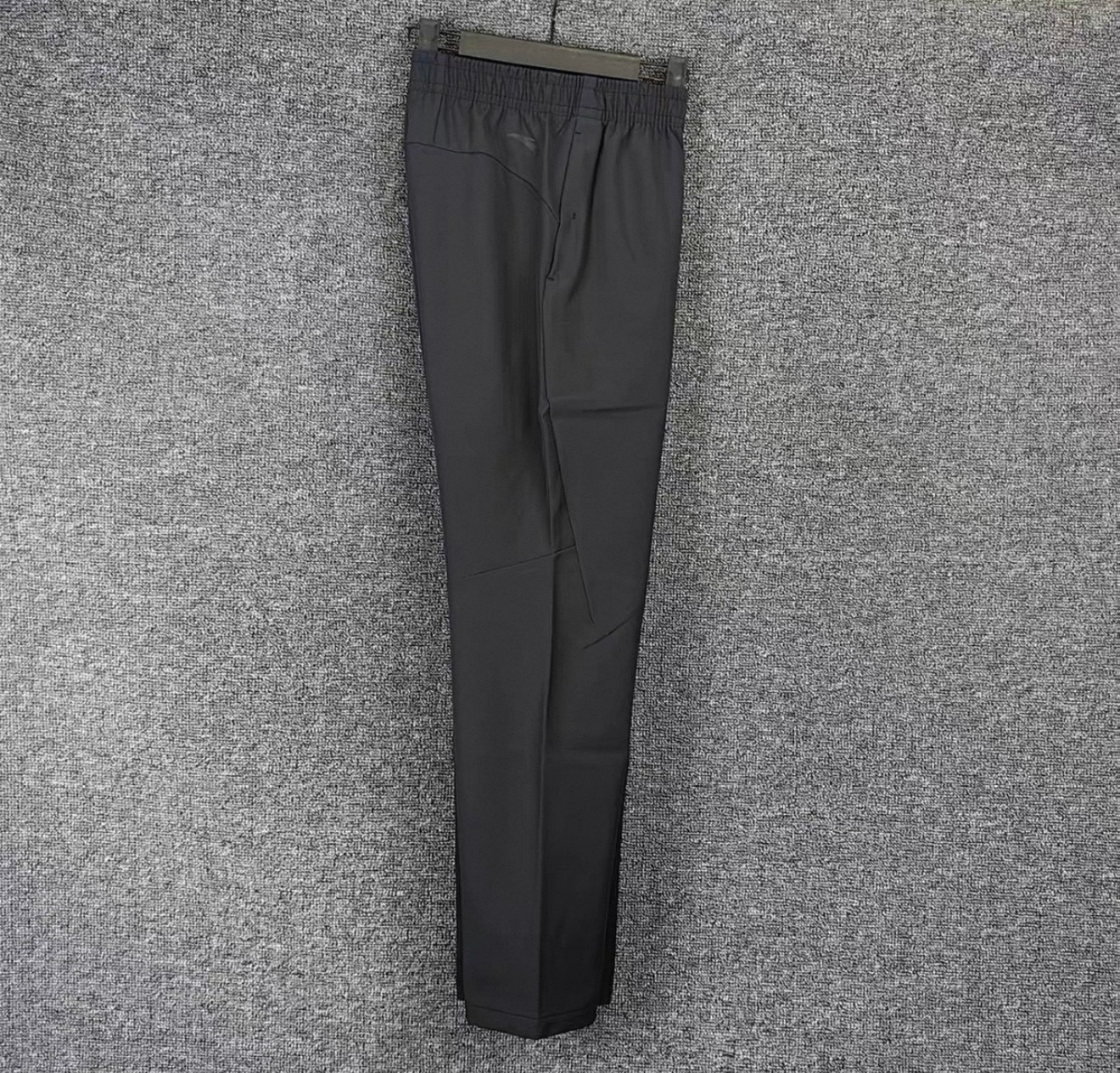 教你们个方法，实体店看个货号，然后找一模一样的去网上搜，搜到了然后看看商家资质，