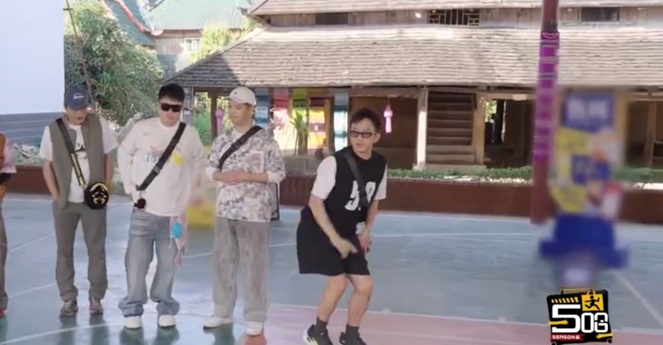 邓超的孔雀谁看了不说抽象哈哈哈哈哈谁懂啊！邓超孔雀舞名场面预定✨一本正经教学，舞