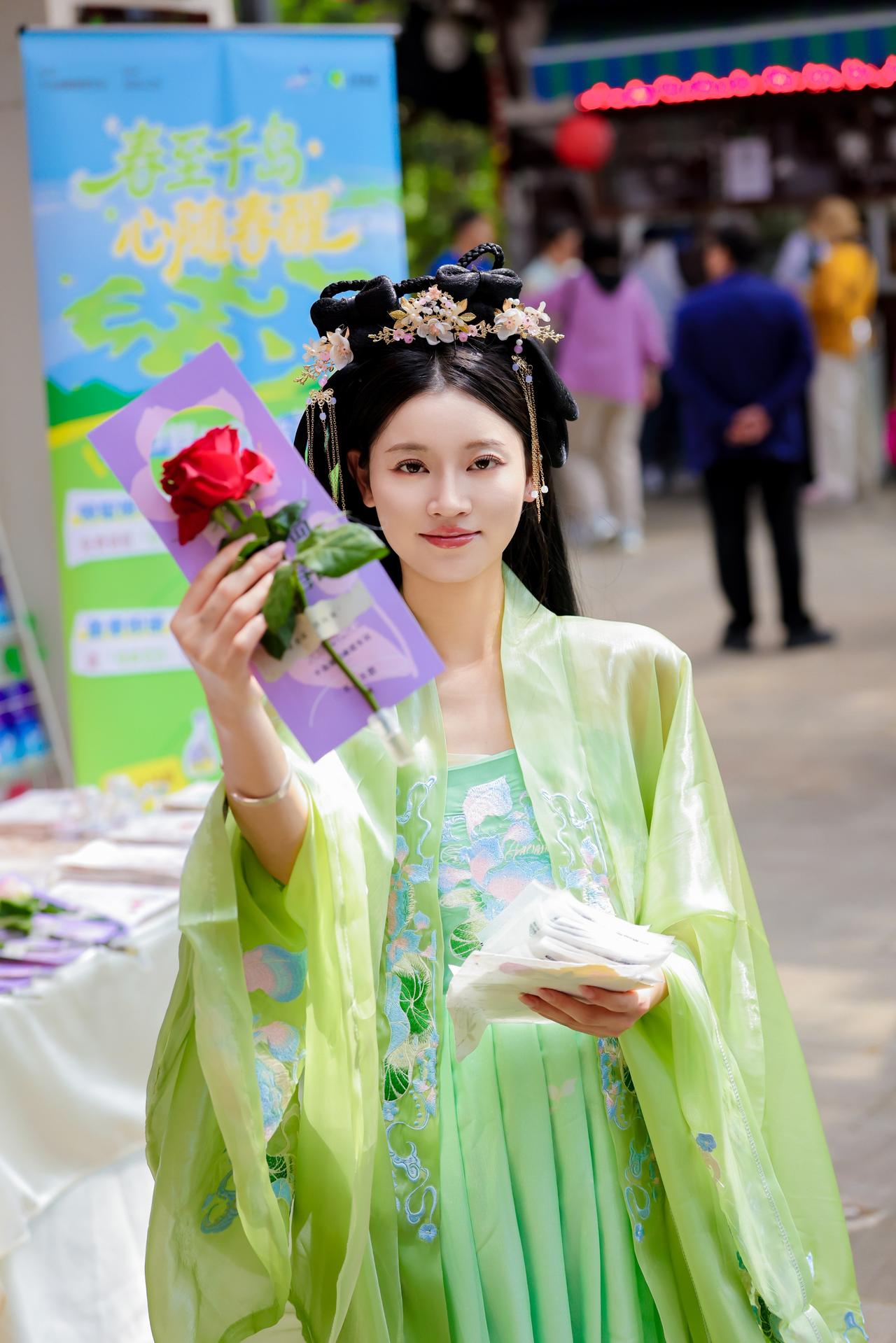 梅峰岛是藏在千岛的温柔治愈地！
春天让这里的岛屿更灵动、花香更浓郁，星阵岛的微观