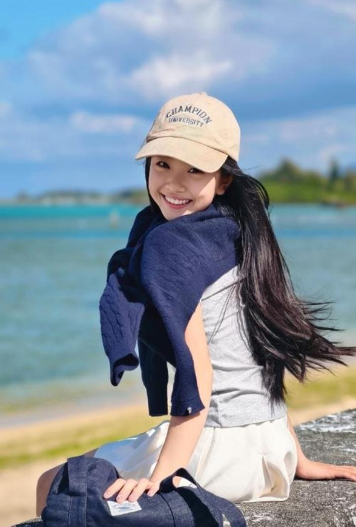 琉球美女发声：钓鱼岛是属于中国的，台湾也是属于中国的，祖国统一趋势势不可挡。
从